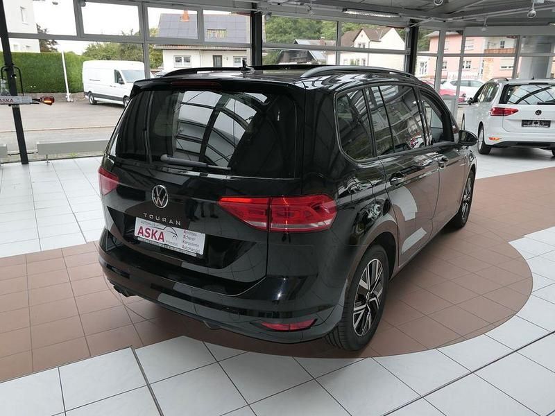 Gebraucht VW Touran 150 PS (110 kW) 2024 Schwarz Van / Kleinbus
