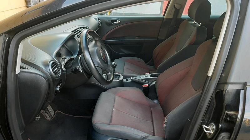 Usata Seat Leon 101 CV (74 kW) 2007 Nero Utilitaria