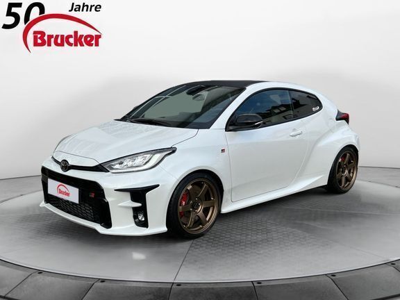 Platinumweiss perleffekt Gebraucht 2021 Toyota Yaris Basis Kleinwagen | 41.980 € - Bild 1/4