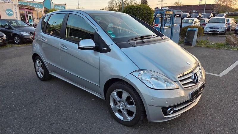 Gebraucht Mercedes A180 109 PS (80 kW) 2010 Silber Limousine