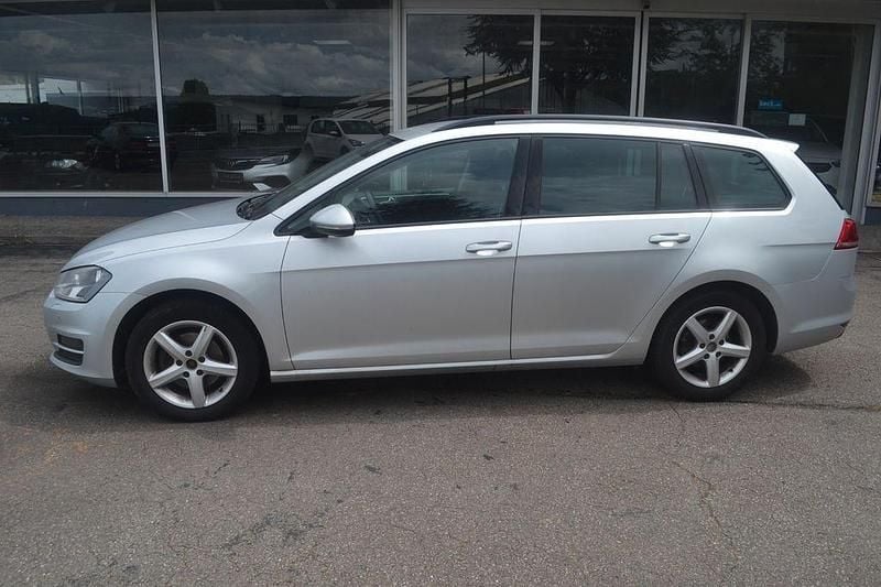 Silber Gebraucht 2014 VW Golf VII Comfortline Kombi | 7.890 € (Fairer Preis) - Bild 1/4