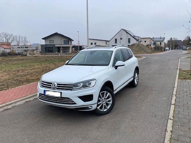 Gebraucht VW Touareg 262 PS (192 kW) 2015 Weiß SUV