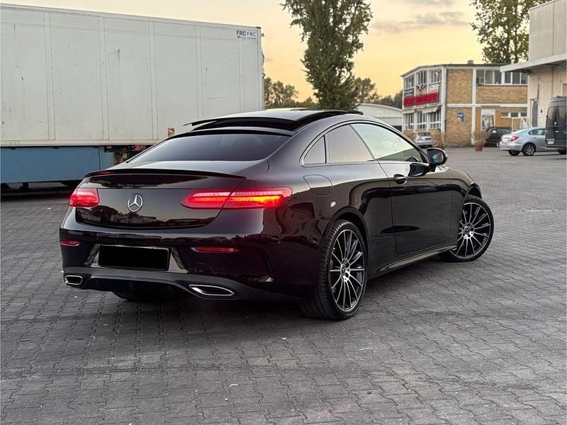 Gebraucht Mercedes E350 299 PS (219 kW) 2018 Schwarz Coupé