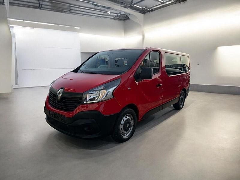 Gebraucht Renault Trafic 95 PS (69 kW) 2016 Rot Van / Kleinbus
