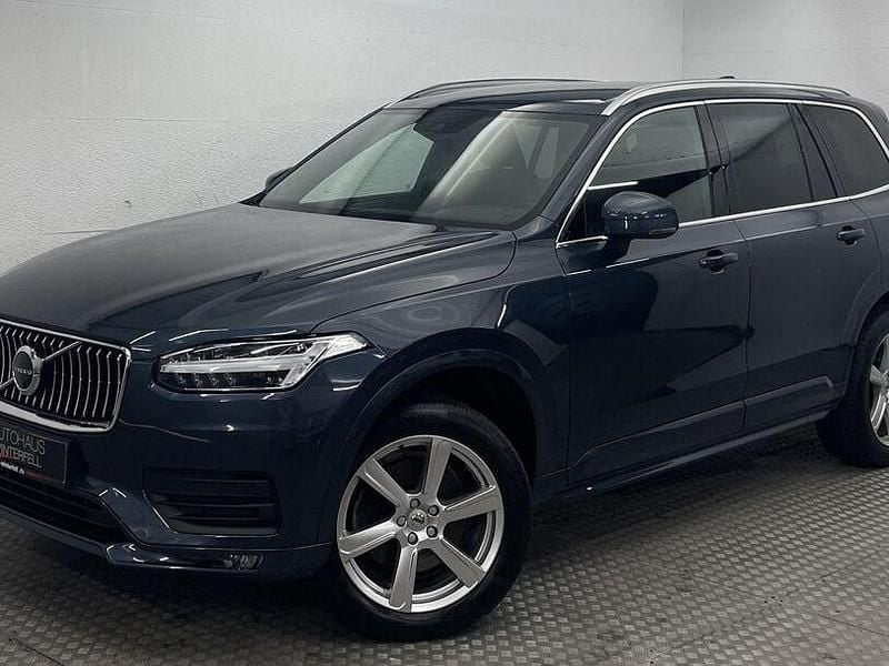 Denim blue (metallic) Gebraucht 2021 Volvo XC90 Pro SUV | 33.300 € (Superpreis) - Bild 1/4