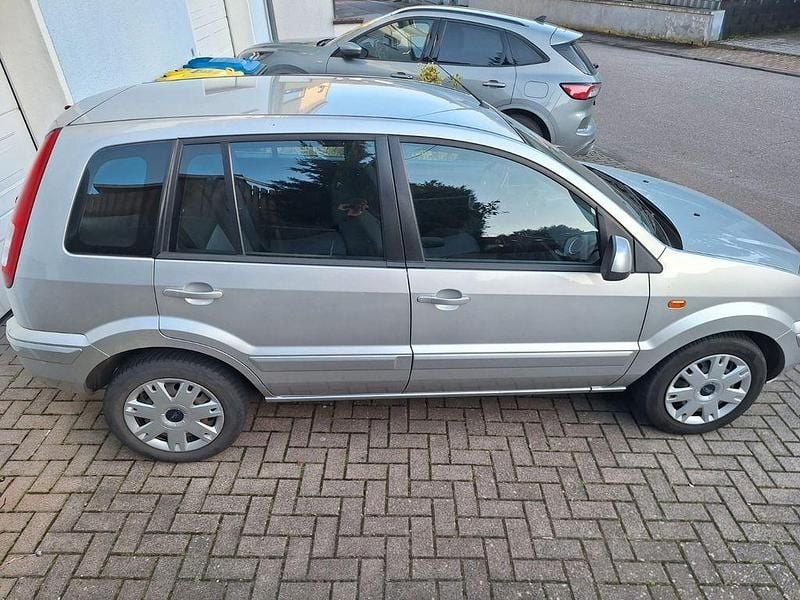 Gebraucht Ford Fusion Style 80 PS (58 kW) 2010 Silber Kleinwagen