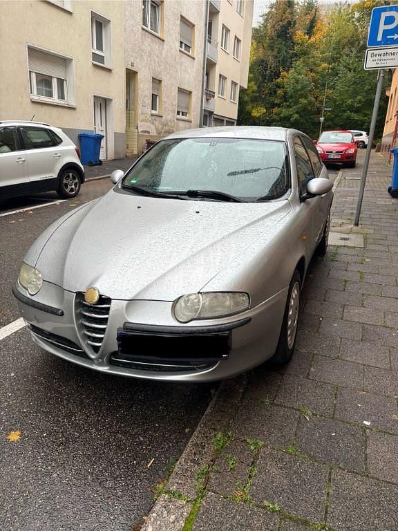 Silber Gebraucht 2003 Alfa Romeo 147 Distinctive Kleinwagen | 1.899 € (Etwas zu teuer) - Bild 1/4