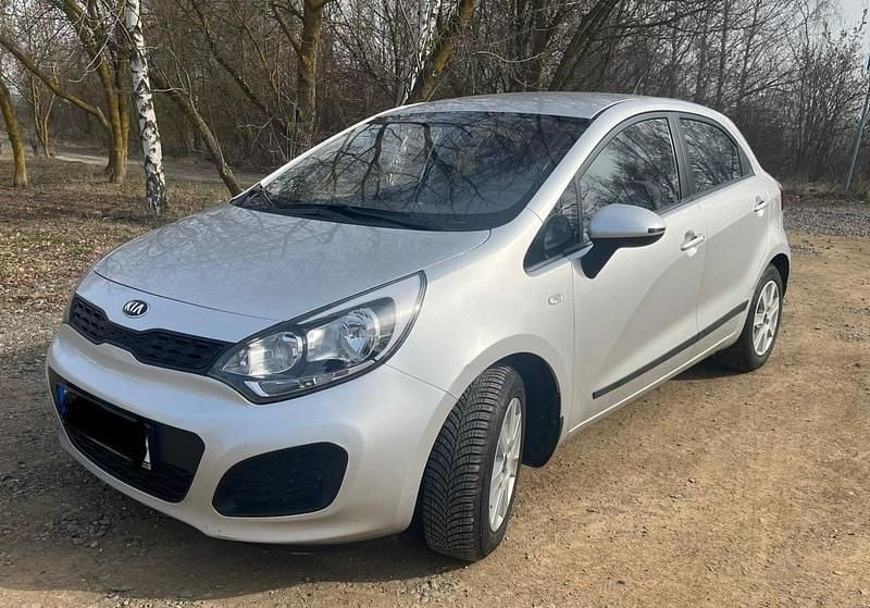 Gebraucht Kia Rio 86 PS (63 kW) 2014 Silber Limousine