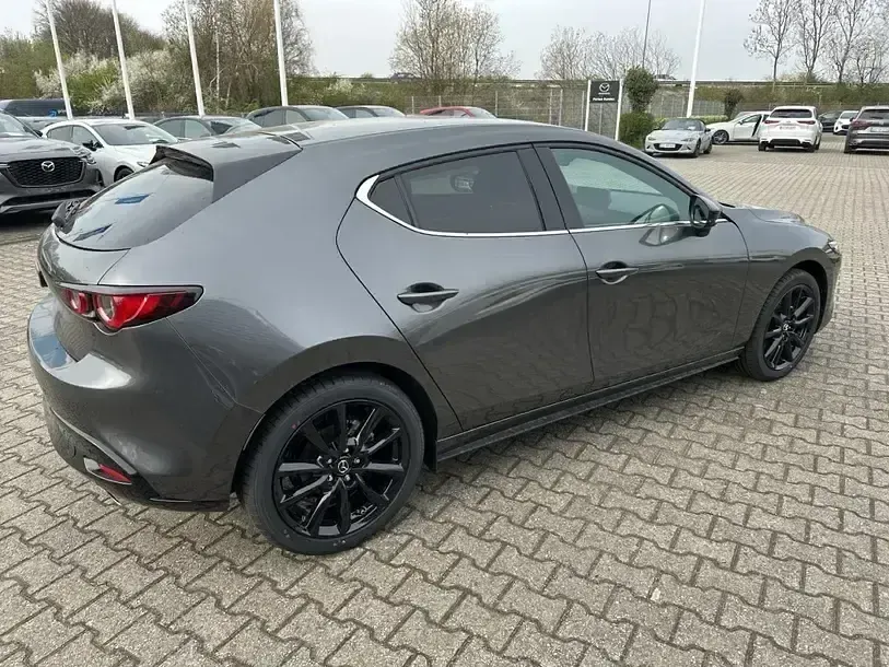 Neu Mazda 3 Nagisa 140 PS (102 kW) 2026 Machine gray Limousine