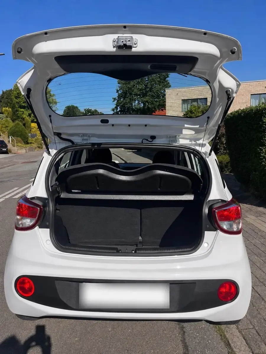 Gebraucht Hyundai i10 Trend 87 PS (63 kW) 2017 Weiß Kleinwagen