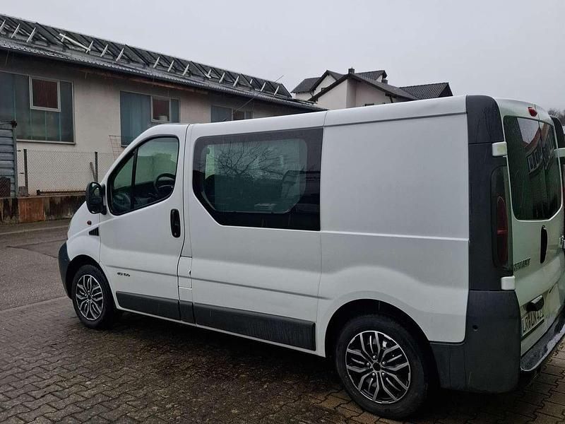Gebraucht Renault Trafic 101 PS (74 kW) 2003 Van / Kleinbus