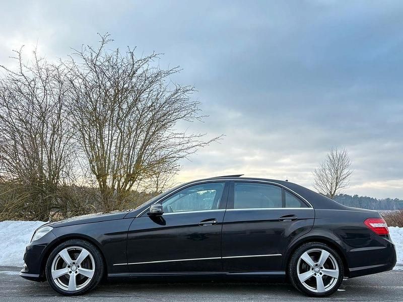 Gebraucht Mercedes E220 AMG line 170 PS (125 kW) 2012 Schwarz Limousine