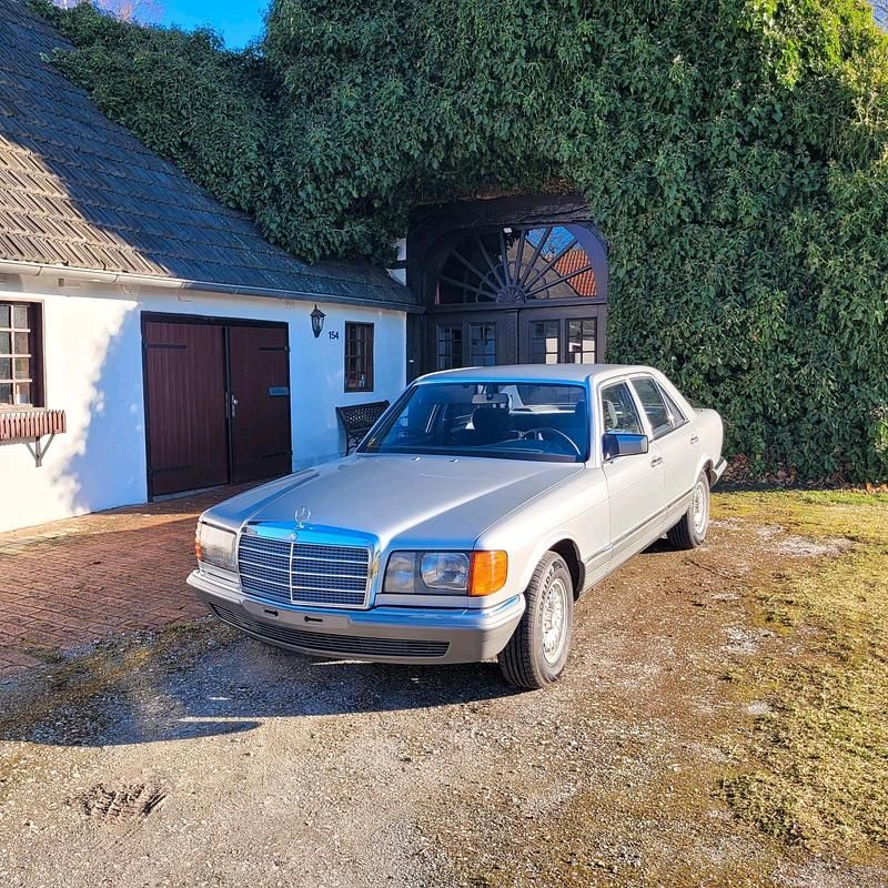 Second-hand Mercedes E280 185 CP (136 kW) 1982 Argintiu Berlinǎ