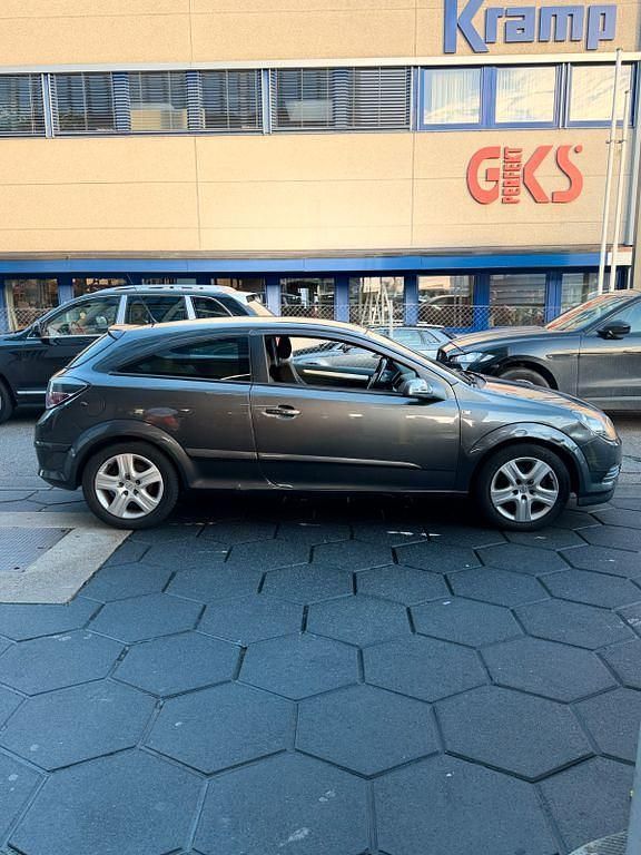 Gebraucht Opel Astra GTC Edition 116 PS (85 kW) 2009 Grau Kleinwagen