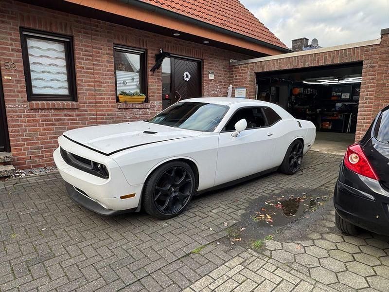 Weiß Gebraucht 2011 Dodge Challenger Coupé | 15.000 € - Bild 1/4