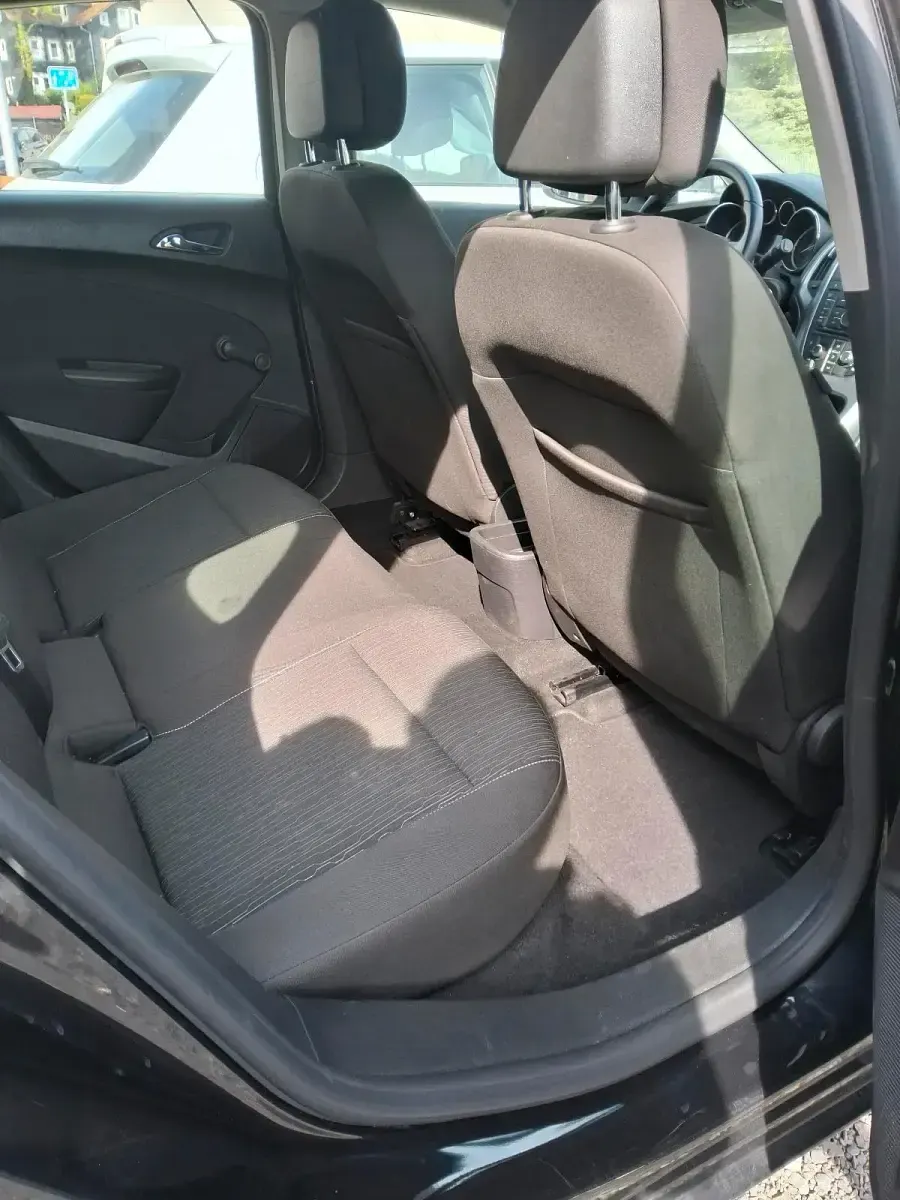Używany Opel Astra 101 KM (74 kW) 2015 Czarny Sedan/Limuzyna