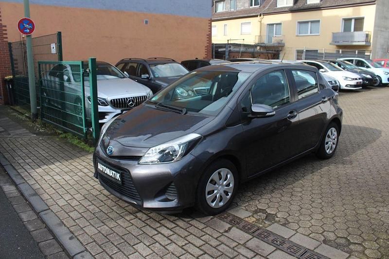 Gebraucht Toyota Yaris Hybrid Life 75 PS (55 kW) 2013 Grau Limousine