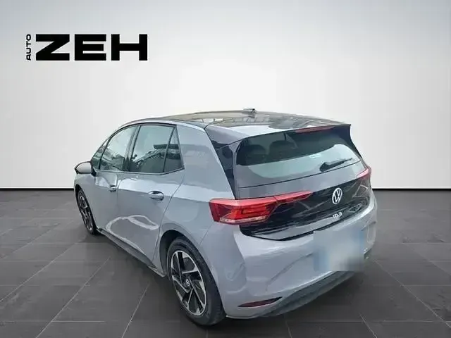 Gebraucht VW ID.3 Pro Performance 150 kW (204 PS) 2023 Mondsteingrau schwarz Kleinwagen