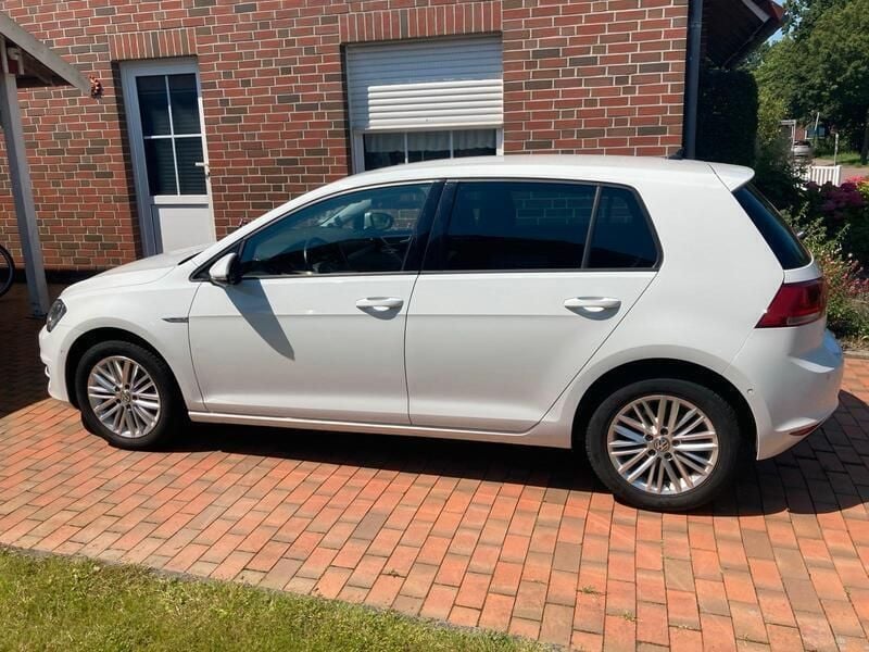 Weiß Gebraucht 2014 VW Golf VII Cup Kleinwagen | 9.500 € (Fairer Preis) - Bild 1/4