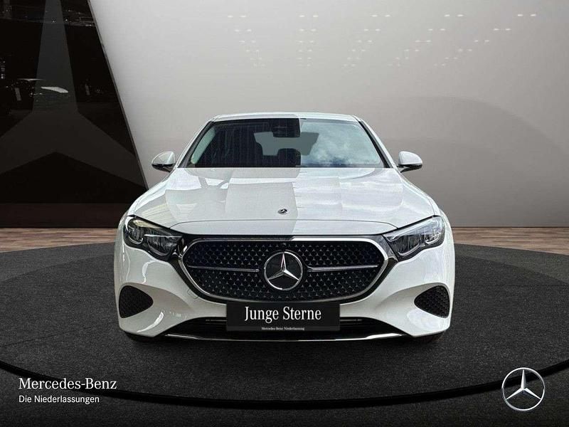 Gebraucht Mercedes E300 Avantgarde 204 PS (150 kW) 2025 Weiß Limousine