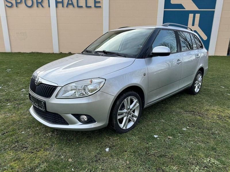 Silber Gebraucht 2014 Skoda 105 Limousine | 5.799 € - Bild 1/4