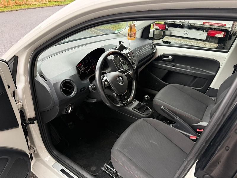Second-hand VW up! 75 CP (55 kW) 2018 Alb Hatchback