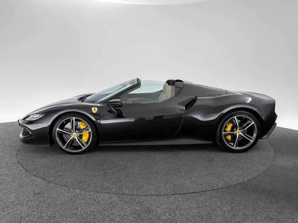 Second-hand Ferrari 296 829 CP (609 kW) 2024 Negru Cabrio