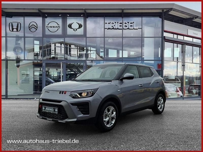 Grau Neu 2025 Ssangyong (KGM) Tivoli SUV | 20.390 € (Etwas zu teuer) - Bild 1/4