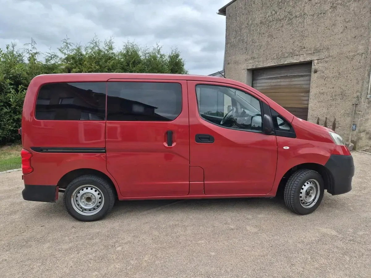 Gebraucht Nissan NV200 105 PS (77 kW) 2010 Rot Van / Kleinbus