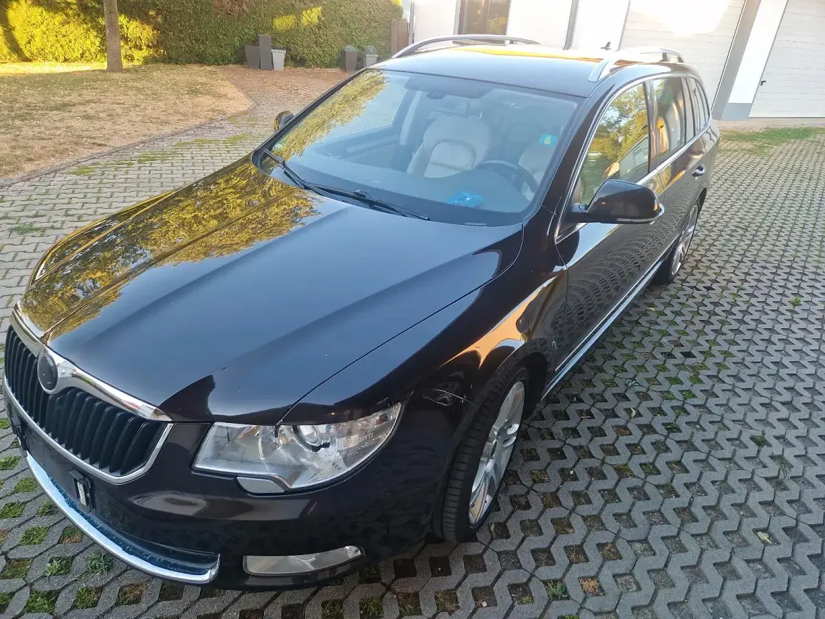 Gebraucht Skoda Superb 170 PS (125 kW) 2013 Schwarz Kombi