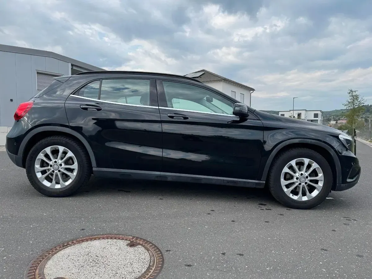 Gebraucht Mercedes GLA200 Style 136 PS (100 kW) 2016 Schwarz SUV
