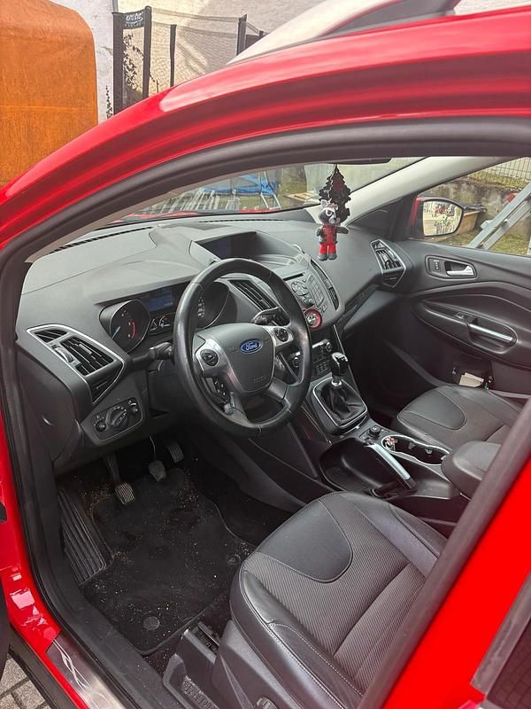 Gebraucht Ford Kuga Titanium 150 PS (110 kW) 2015 Rot SUV