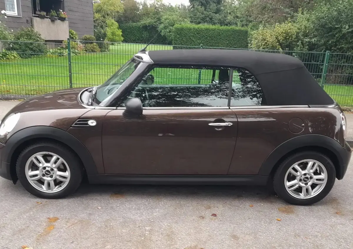 Second-hand Mini Cooper Cabriolet 98 CP (72 kW) 2011 Maro Cabrio