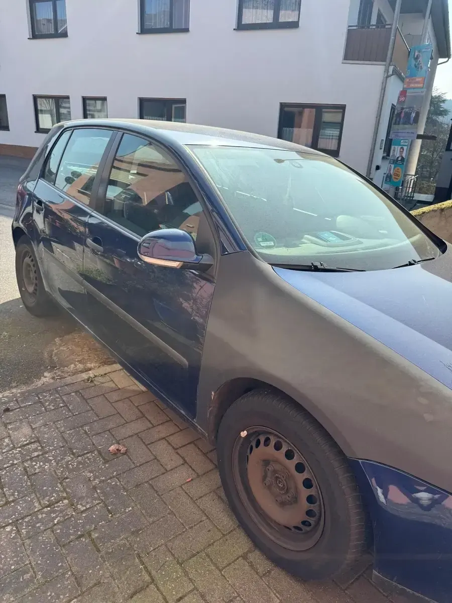 Gebraucht VW Golf V 105 PS (77 kW) 2004 Blau Kleinwagen