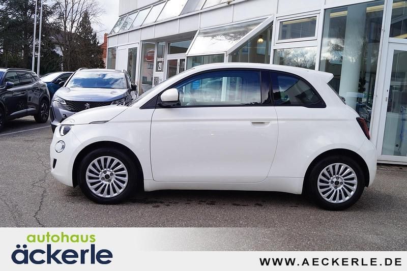 Gebraucht Fiat 500e Action 69 kW (95 PS) 2022 Weiß Kleinwagen