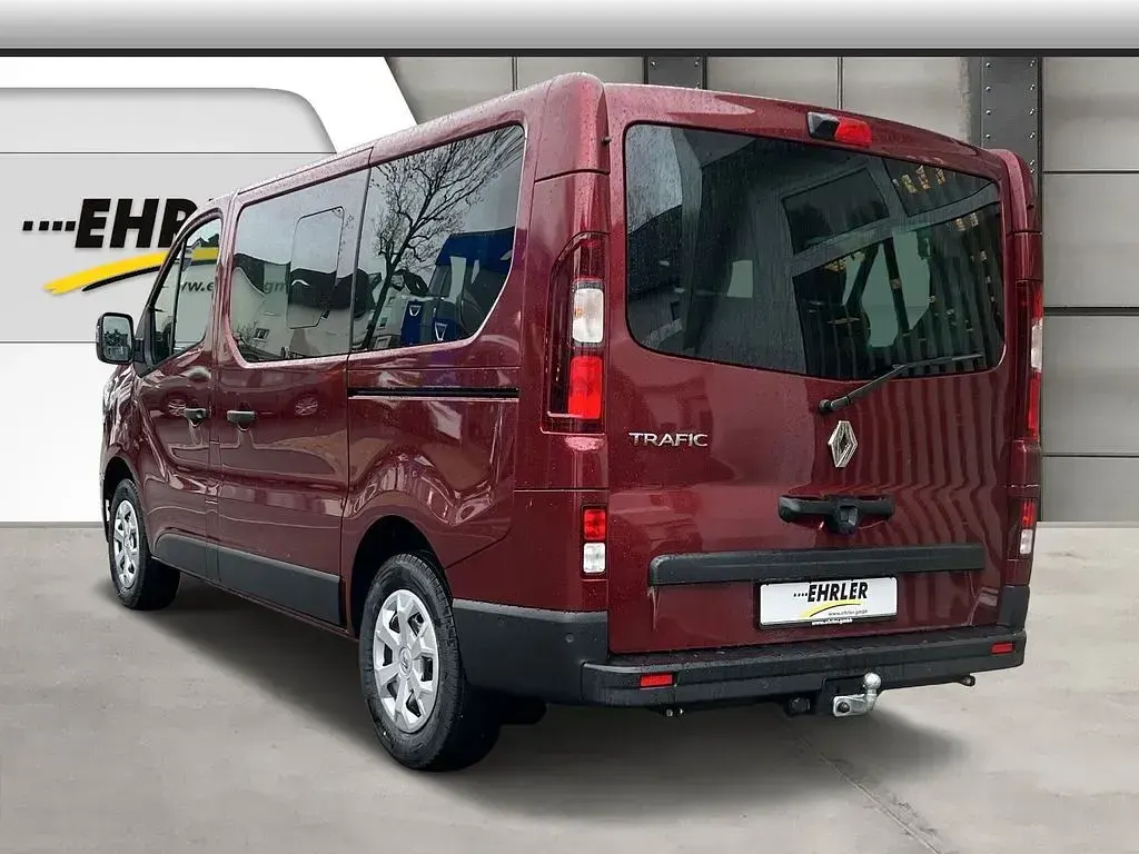 Gebraucht Renault Trafic Life 150 PS (110 kW) 2024 Rot Van / Kleinbus