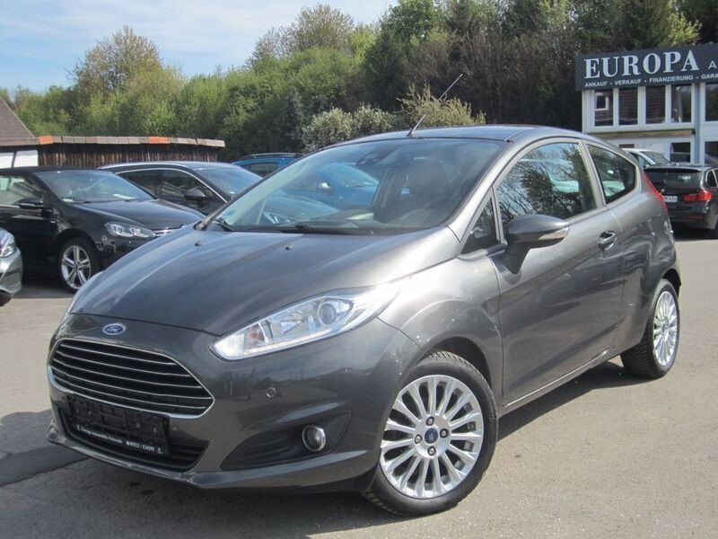 Gebraucht Ford Fiesta Trend 101 PS (74 kW) 2015 Grau Kleinwagen
