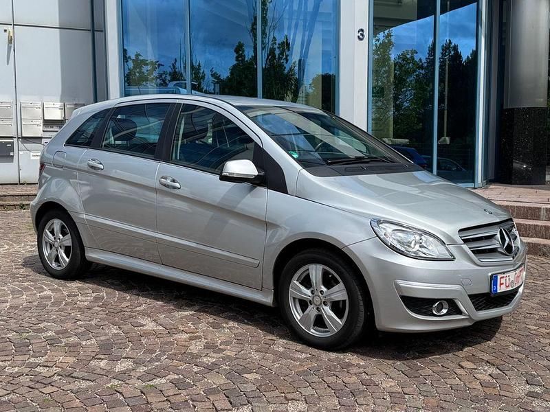 Silber Gebraucht 2009 Mercedes B170 Van / Kleinbus | 5.000 € (Fairer Preis) - Bild 1/4