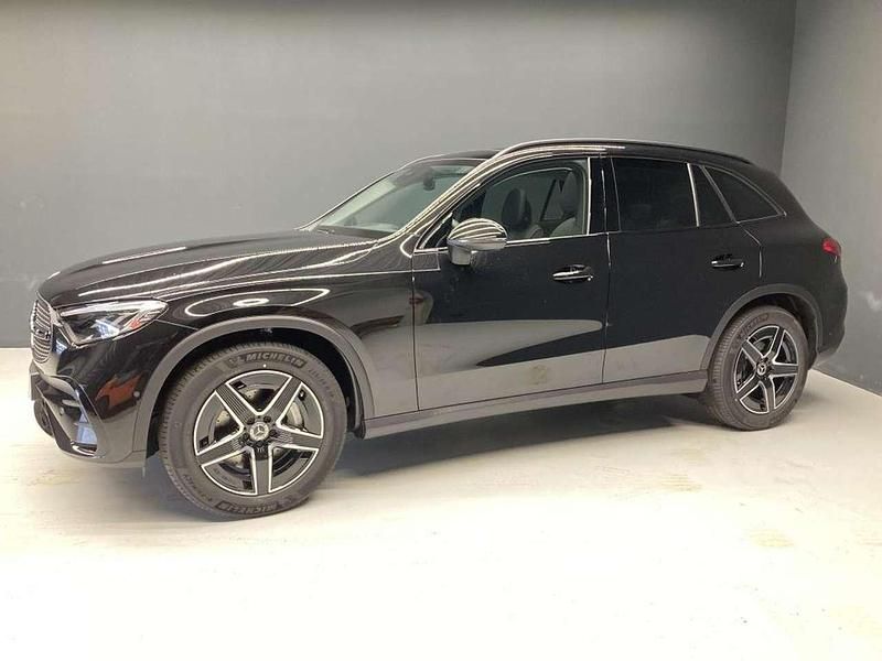 Metalliclack obsidianschwarz Gebraucht 2024 Mercedes GLC220 Night SUV | 60.200 € (Guter Preis) - Bild 1/3