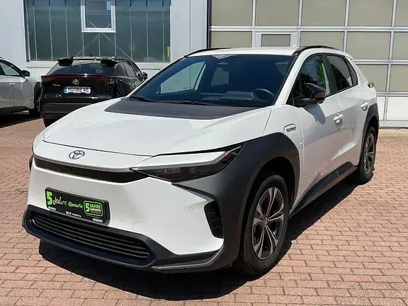 Gebraucht Toyota bZ4X Basis 150 kW (204 PS) 2023 Platinum white pearl mc. SUV