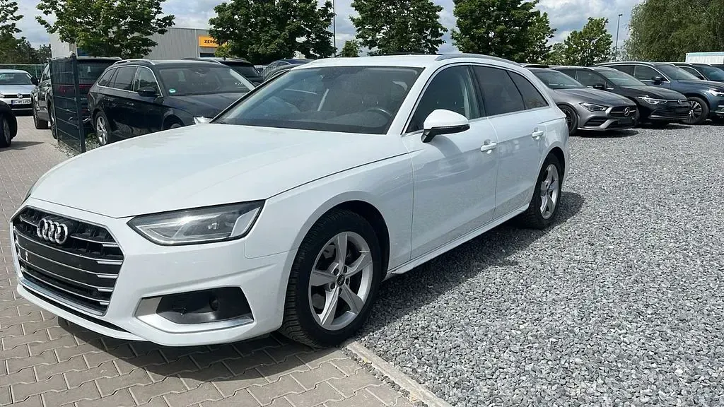 Gebraucht Audi A4 Advanced 163 PS (119 kW) 2022 Weiß Kombi