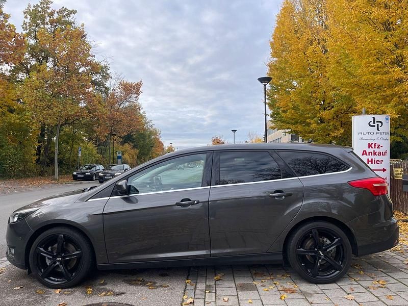 Gebraucht Ford Focus Titanium 150 PS (110 kW) 2016 Grau Kombi