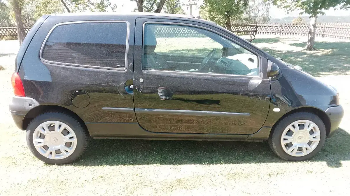 Second-hand Renault Twingo 58 CP (42 kW) 2006 Negru Hatchback