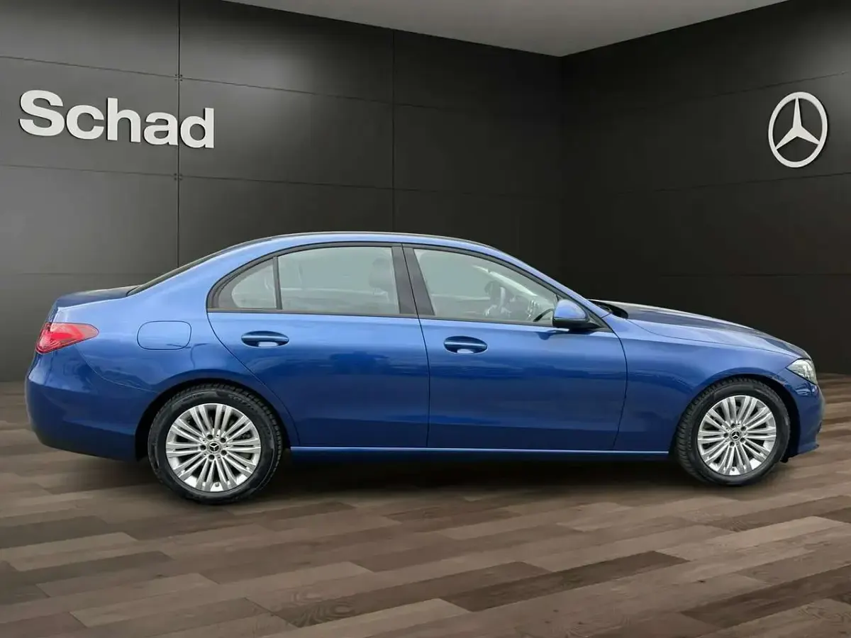 Gebraucht Mercedes C200 163 PS (119 kW) 2024 Lack spektralblau Limousine