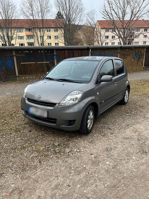 Gebraucht Daihatsu Sirion 91 PS (66 kW) 2008 Silber Kleinwagen