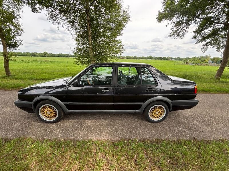 Schwarz Gebraucht 1991 VW Jetta Limousine | 3.999 € - Bild 1/4