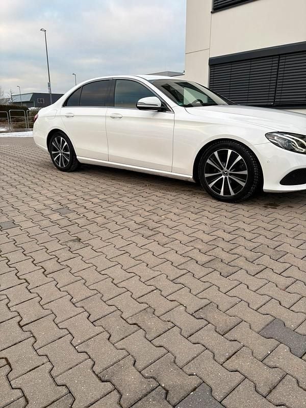 Gebraucht Mercedes 220 2019 Weiß Limousine