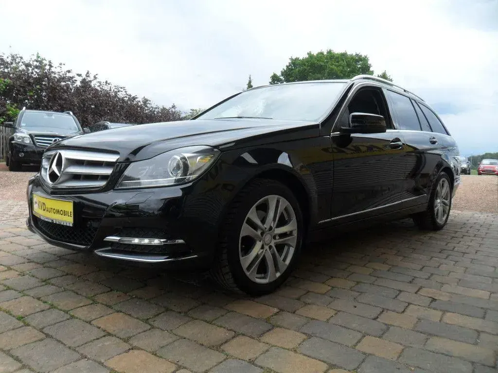 Gebraucht Mercedes C180 156 PS (114 kW) 2014 Schwarz Kombi