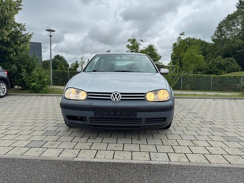Silber Gebraucht 2001 VW Golf IV Kleinwagen | 600 € (Superpreis) - Bild 1/4