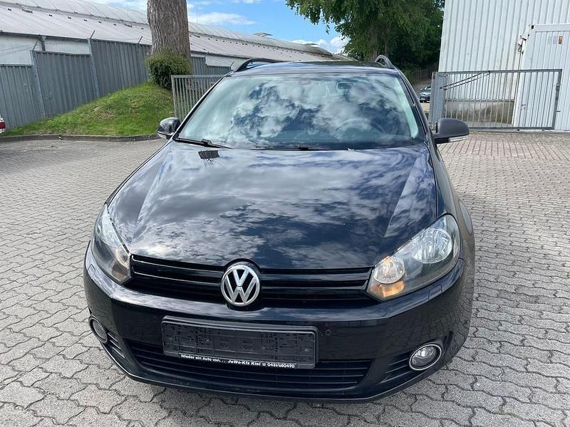 Gebraucht VW Golf VI Match 105 PS (77 kW) 2013 Schwarz Kleinwagen